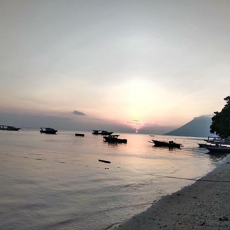 Sunset Guest House & Bar Бунакен Экстерьер фото